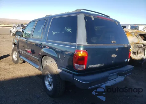 1997 Ford Explorer из США, поврежденный, VIN 1FMDU34X8VUD08219